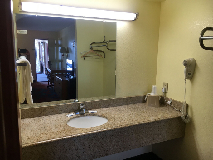 Bathroom 3, Executive Inn Odessa, Ector