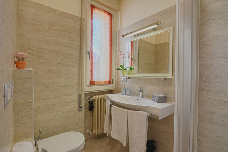 Bathroom 4, Hotel Europa, Como