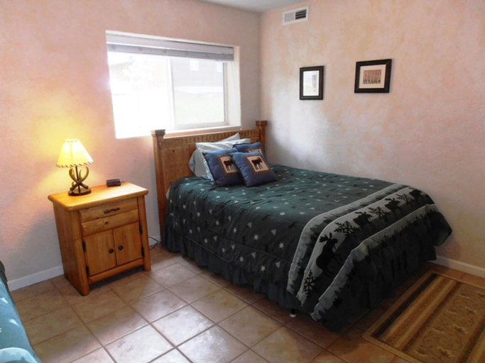 Bedroom 3, Country Club Homes, Colfax