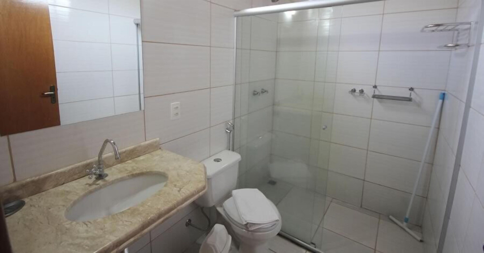 Bathroom 4, Pousada Faruk, Olímpia