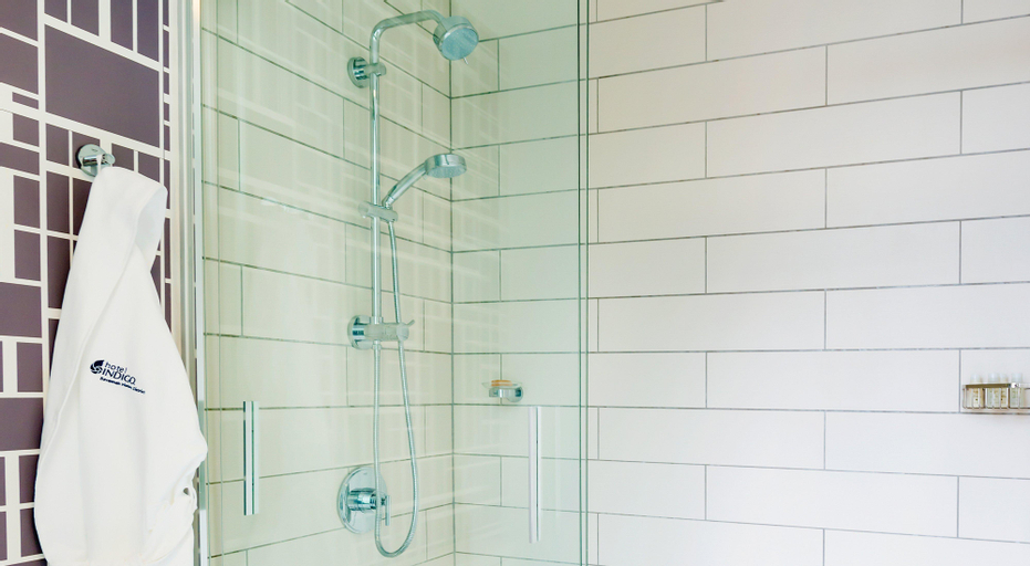 Bathroom 13