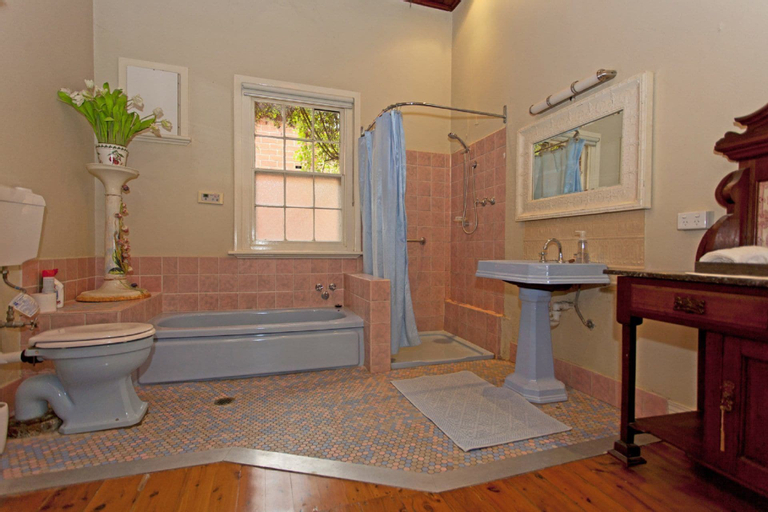 Bedroom 3, Rose Cottage - Historic Luxury, Albury