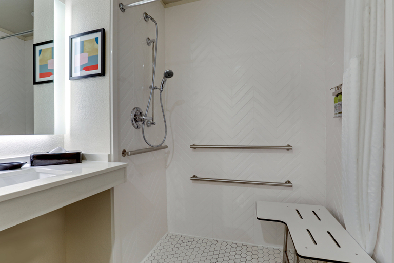 Bathroom 5, Holiday Inn MOBILE - AIRPORT by IHG, Mobile