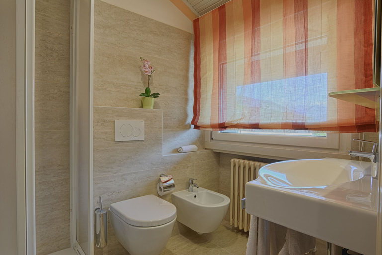 Bathroom 4, Hotel Europa, Como