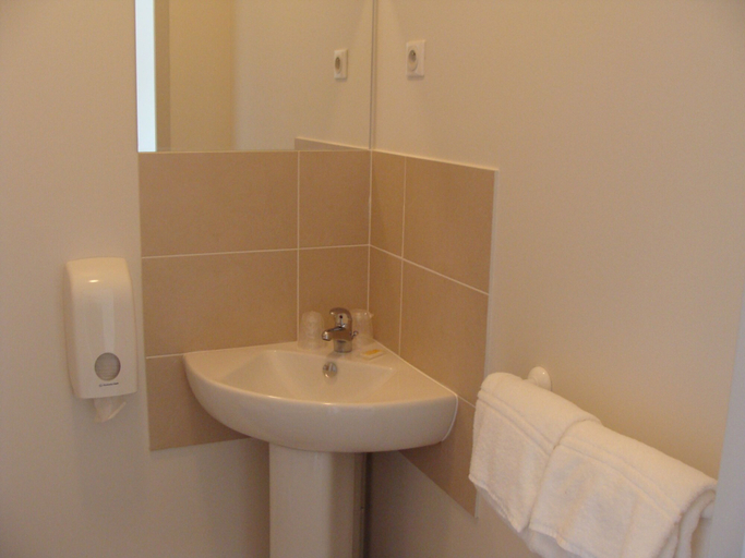 Bathroom 5, Ashley Hôtel Le Mans Sud, Sarthe