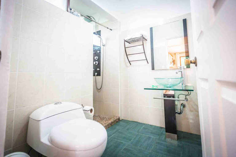 Bathroom 4, Hotel La Dolce Vita, Parrita