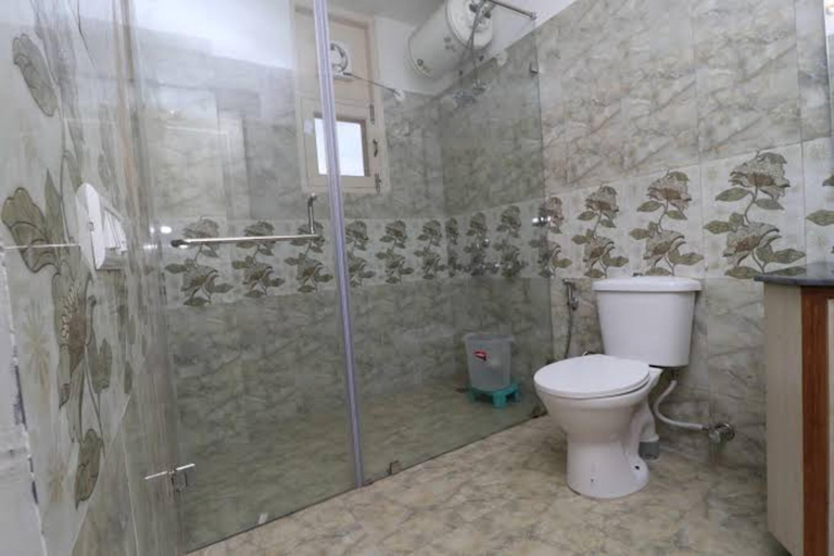 Bathroom 2, The Family House, Solan