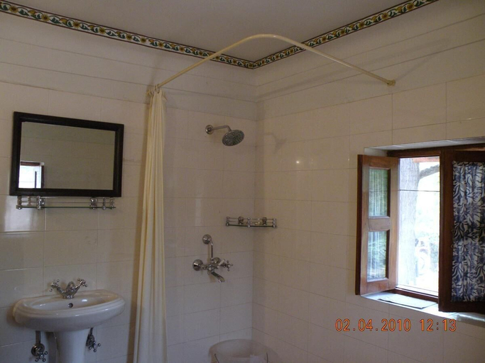 Bathroom 5, Bhanwar Vilas Palace, Karauli