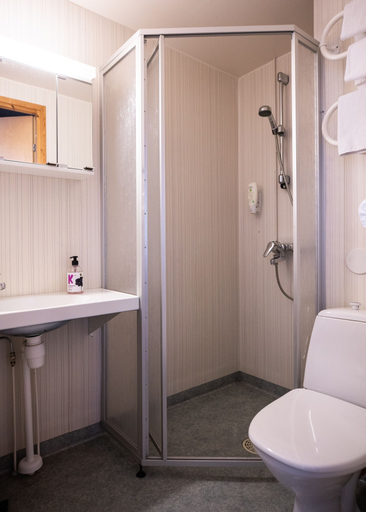 Bathroom 4, Hotel Karhu, Lapland
