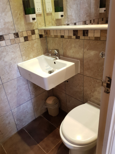 Bathroom 4, Carlton Hotel, London