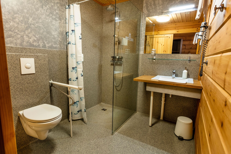 Bathroom 4, Lighthouse Inn, Sandgerði