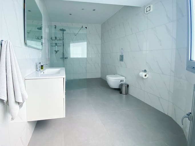 Bathroom 3, Phaedrus Living Plateia Suite Grigio