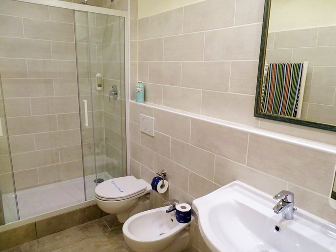 Bathroom 5, Hotel Santo Stefano, Livorno