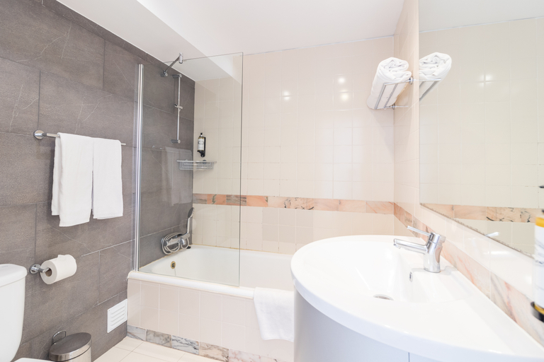 Bathroom 5, Pestana Alvor Atlantico Residences Beach Suites, Portimão