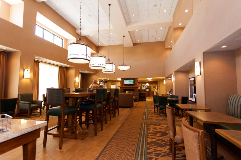 Food & Drinks 5, Hampton Inn & Suites Riverton, Fremont