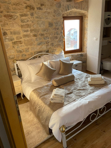 Bedroom 4, Sea View Apartment in an Historic Castle for 4 guests, Kaštela