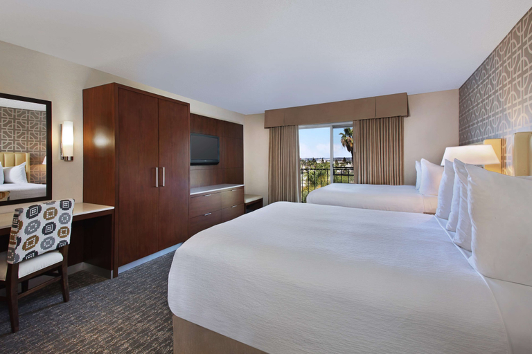Bedroom 4, Embassy Suites by Hilton Anaheim North, Orange
