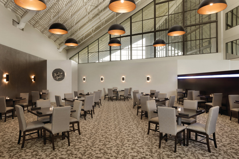 Food & Drinks 5, Holiday Inn BLOOMINGTON - NORMAL by IHG, McLean