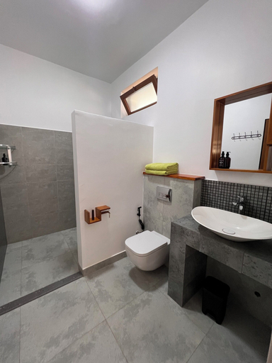 Bathroom 3, S&S Hotel, Kusini