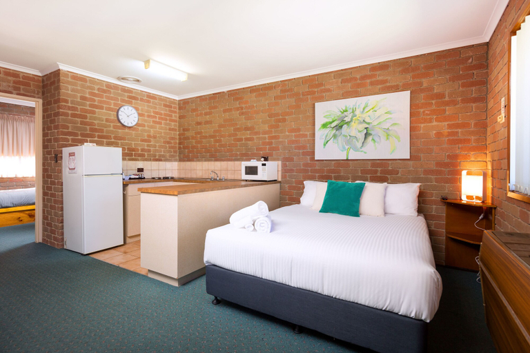 Bedroom 3, Corowa Bindaree Holiday Park, Corowa