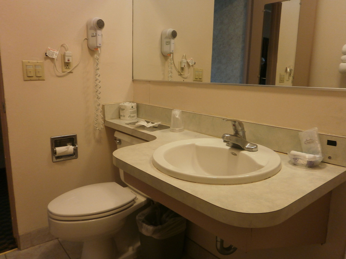Bathroom 3, Richmond Inn & Suites, Wayne