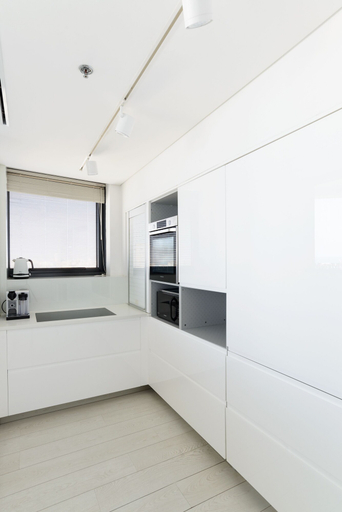 Others 4, Bat Yam Luxury with Terrace & Sea View