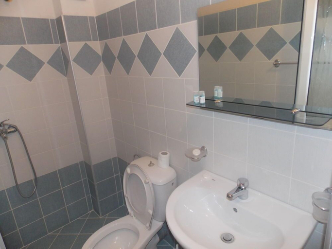 Bathroom 5, Hotel The First, Gjirokastrës