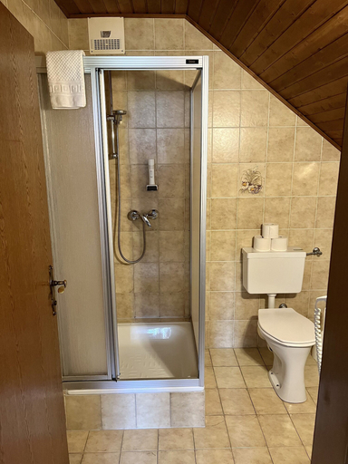 Bathroom 4, Pension Sommerauer, Hallein