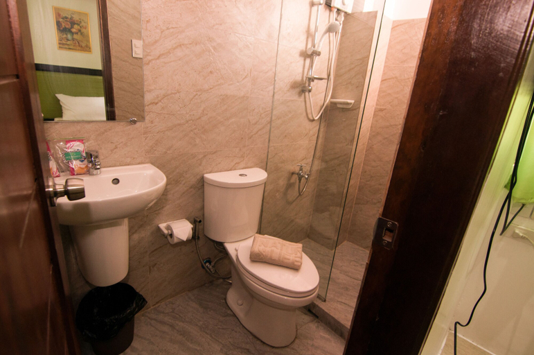 Bathroom 4, Ace Francis Hotel, Tacloban City