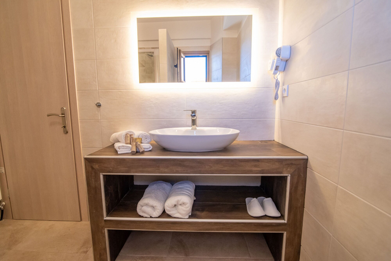 Bathroom 4, Melydron Apartments, Epirus