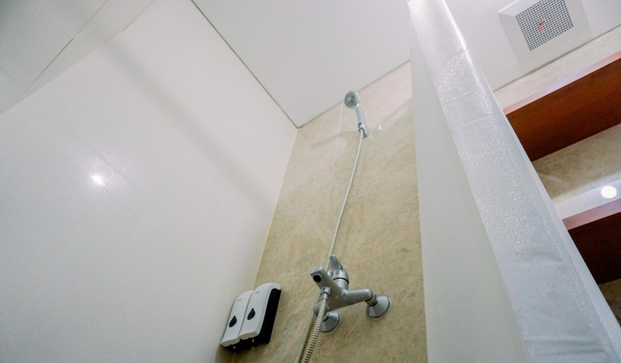Bathroom 4, Luxury And Modern Studio At Transpark Bintaro Apartment, Tangerang Selatan