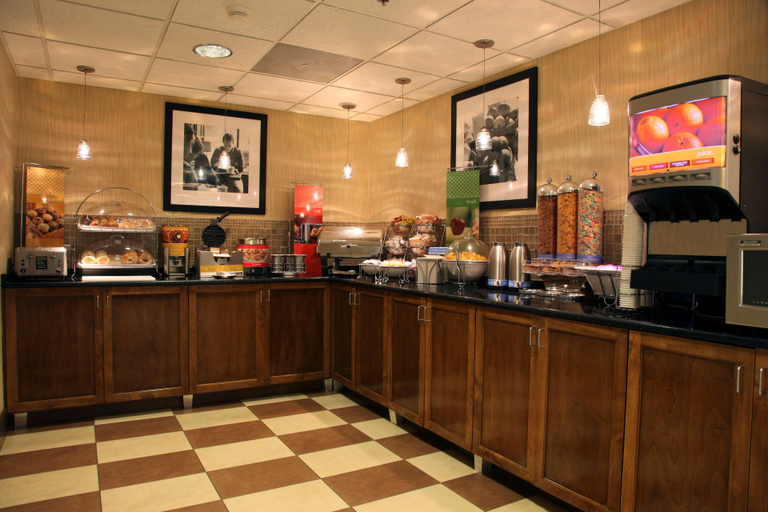 Food & Drinks 5, Hampton Inn Richmond-North/Ashland, Hanover