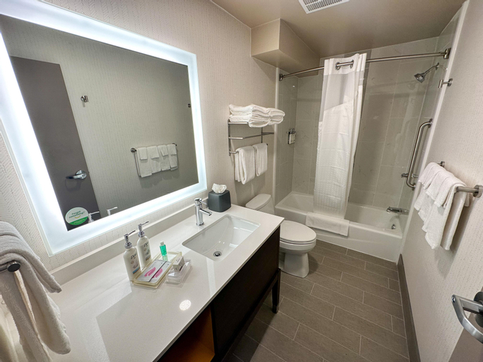 Bathroom 14