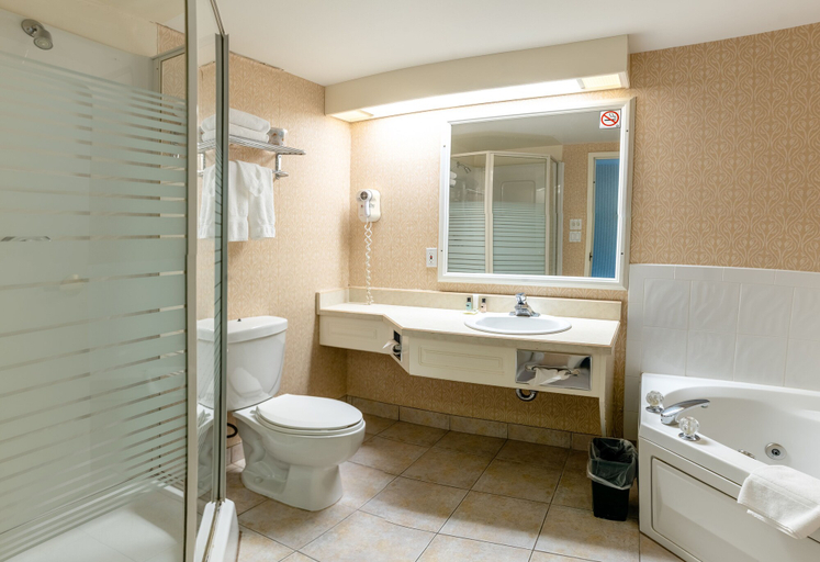 Bathroom 4, The Casablanca Hotel, Niagara