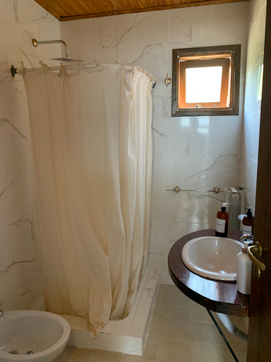 Bathroom 3, Hosteria Hainen, Lago Argentino