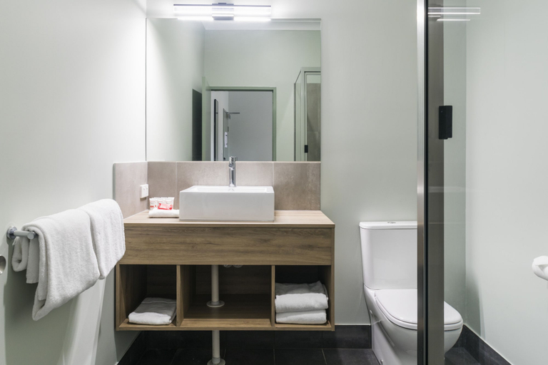 Bathroom 4, Nightcap at Atherton Hotel, Atherton