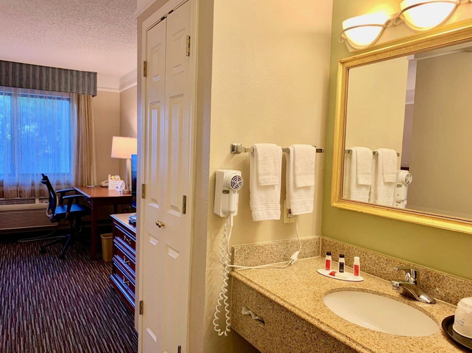 Bathroom 4, Baymont by Wyndham Texarkana, Miller