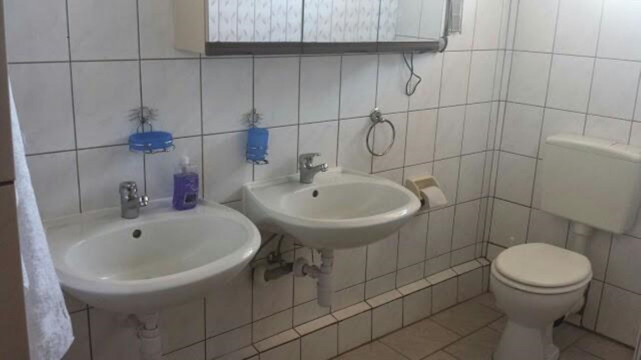 Bathroom, JMB Highway Motel, Kirinyaga Central