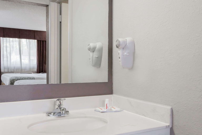 Bathroom 3, Days Inn by Wyndham St Augustine/Historic Downtown, Saint Johns