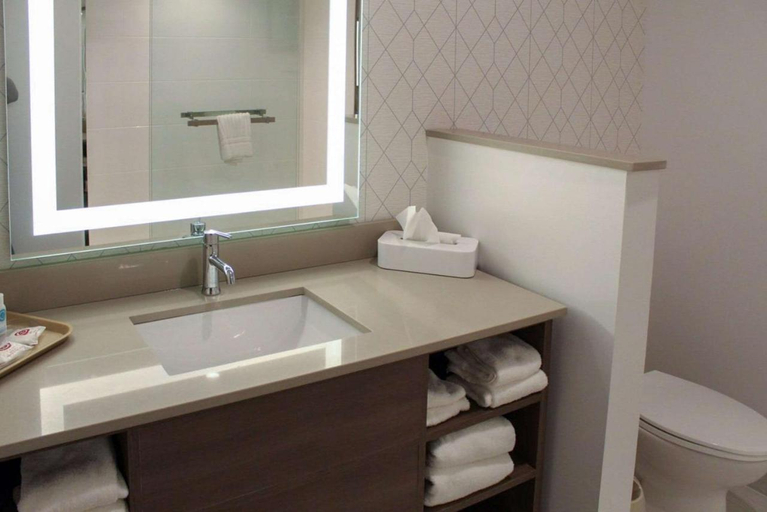 Bathroom 4, Comfort Suites - Richmond, Wayne
