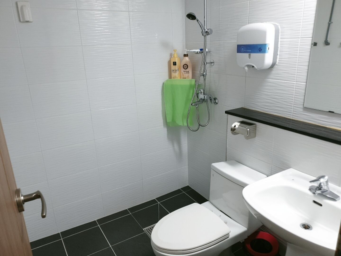 Bathroom 4, The View Hostel, Tongyeong