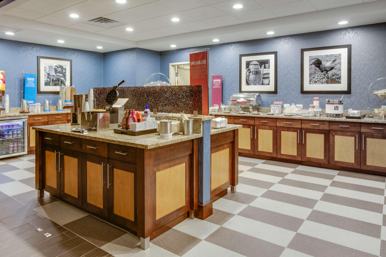 Food & Drinks 5, Hampton Inn & Suites Philladelphia/Bensalem, Bucks