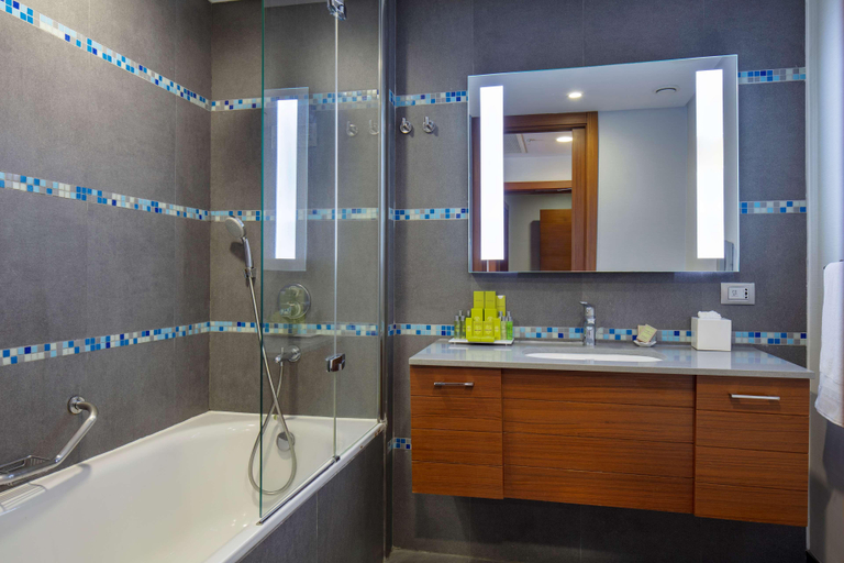 Bathroom 4, DoubleTree by Hilton Kusadasi, Kuşadası