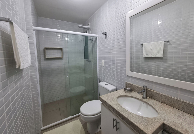 Bathroom, Lindo Apartamento com Varanda e Vista Mar, Barra de São Miguel