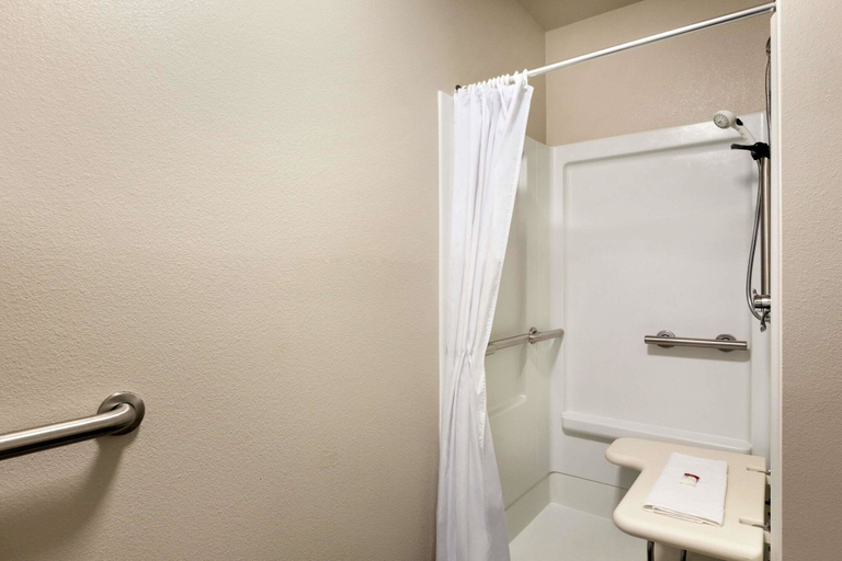 Bathroom 4, Baymont by Wyndham Glendive, Dawson