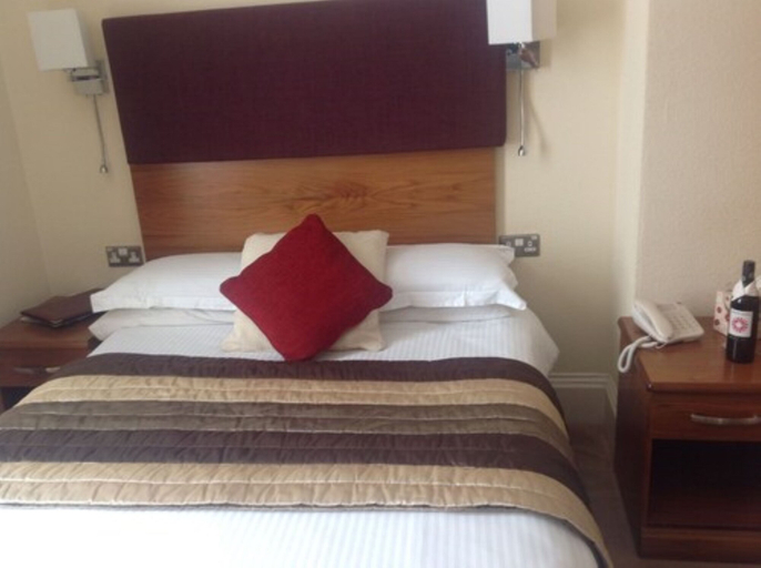 Bedroom 3, Homesly The George Hotel, Angus
