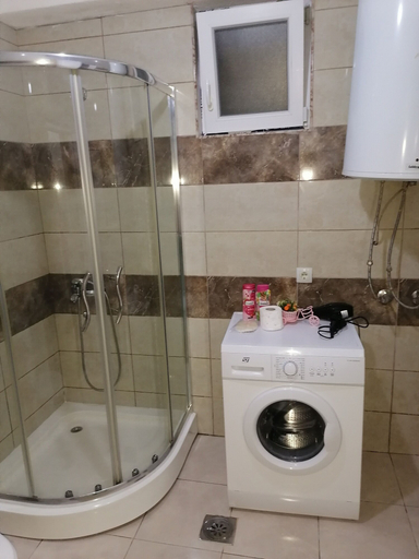 Bathroom 3, Joni's Apartment in Old Town Skopje, Skopje