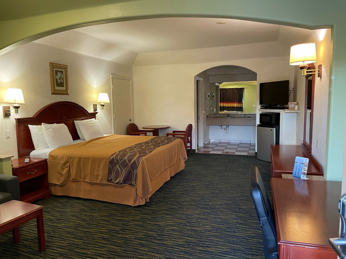 Bedroom 5, Executive Inn And Suites, Montgomery