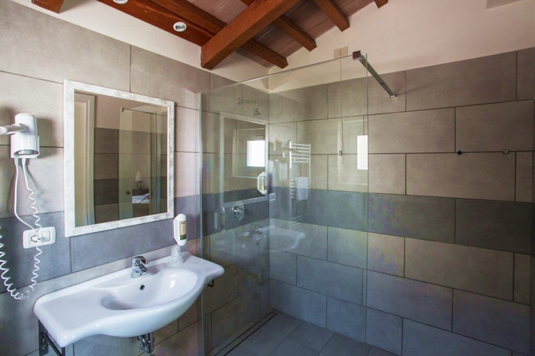Bathroom 5, Hotel Santo Stefano, Livorno