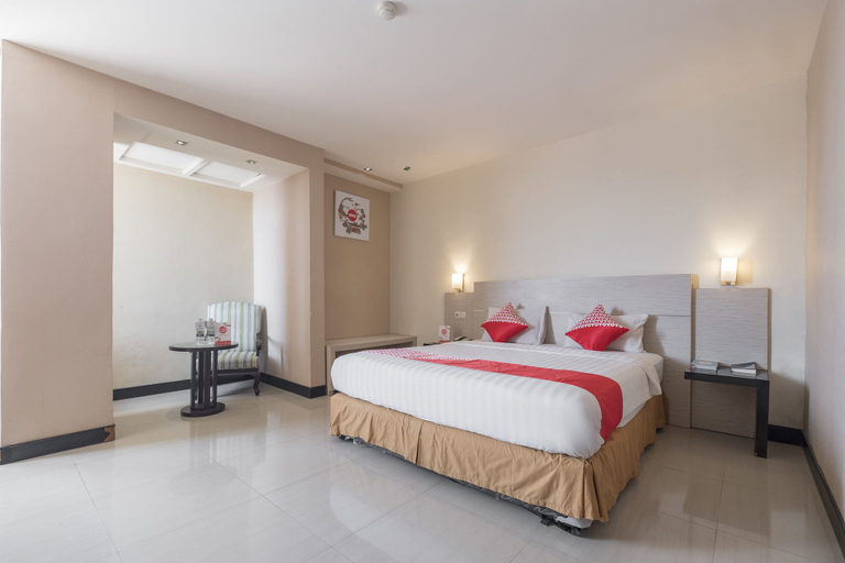 Bedroom 1, OYO 1081 Allson City Hotel Makassar, Makassar